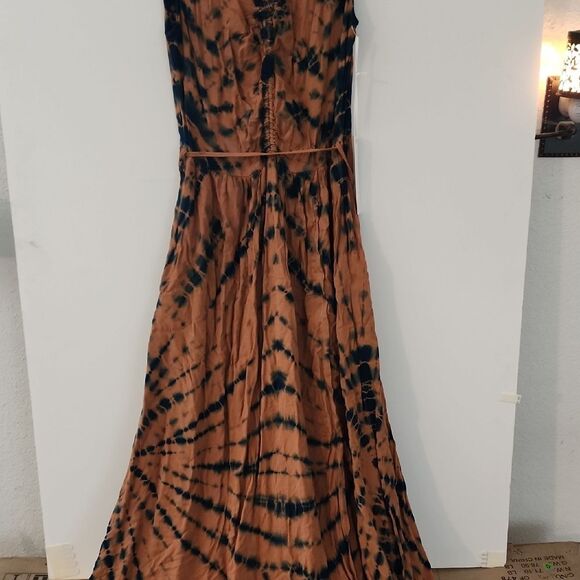 Tie-Dye Sleeveless Dress with Belt - Picture 4 of 5